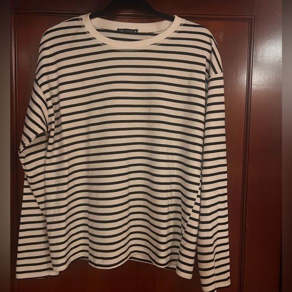 Zara long sleeve striped top. Size: Large - Picture 1 of 2